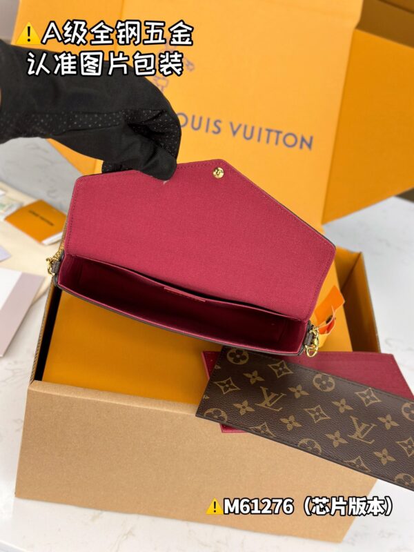 img_0058 POCHETTE FELlClE M81896 M61276 Size 21x12x3 cm