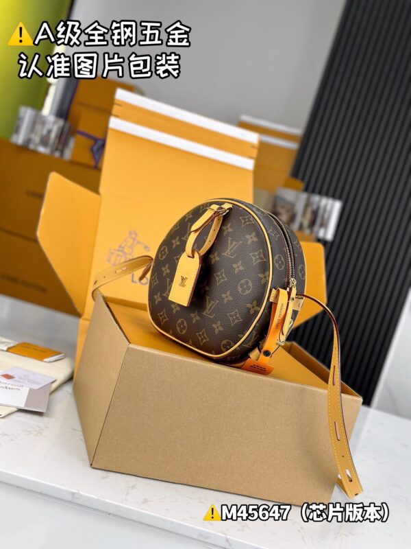 img_0074 BOlTE CHAPEAU SOUPLE M45647 Size 22.5x20x8 cm