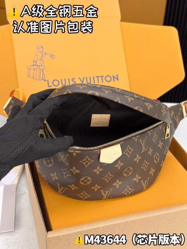img_0130 BUMBAG M43644 Size 37x14x13 cm