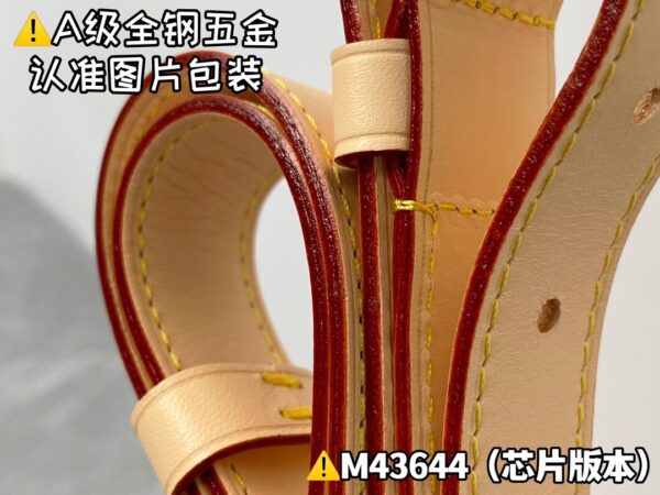 img_0132 BUMBAG M43644 Size 37x14x13 cm