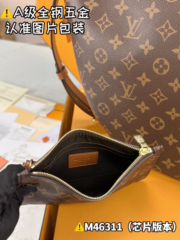 img_0148 M46311 MATEL Size 38x30x10 cm