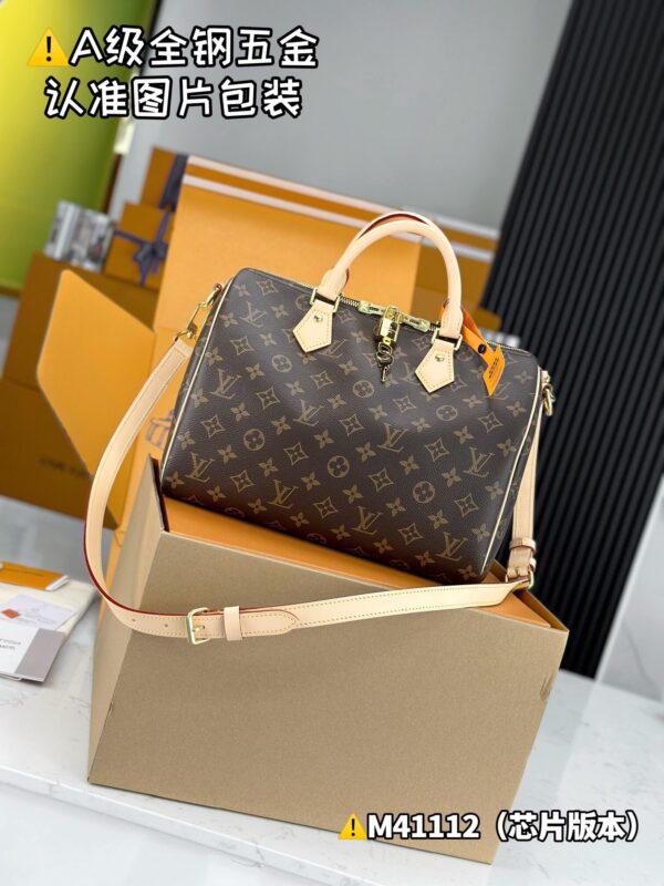 img_0176 SPEEDY 30 M41112 Size 30x21x17 cm