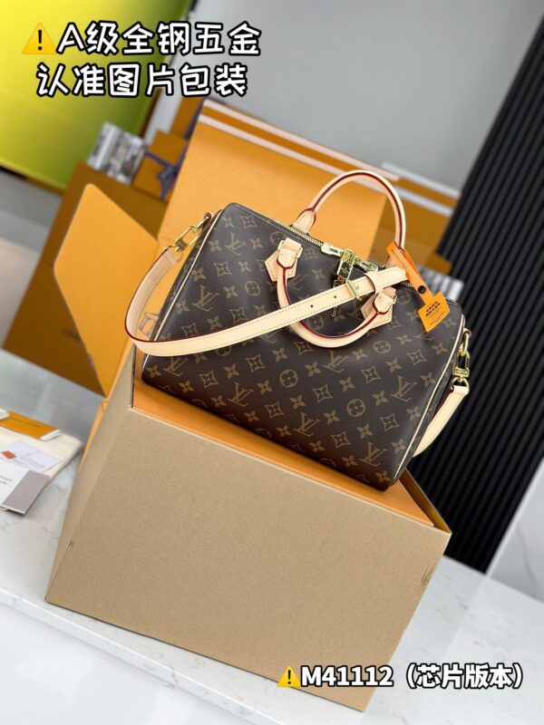img_0180 SPEEDY 30 M41112 Size 30x21x17 cm