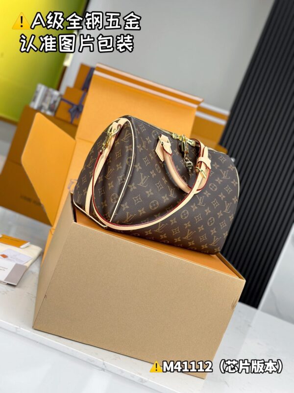 img_0181 SPEEDY 30 M41112 Size 30x21x17 cm