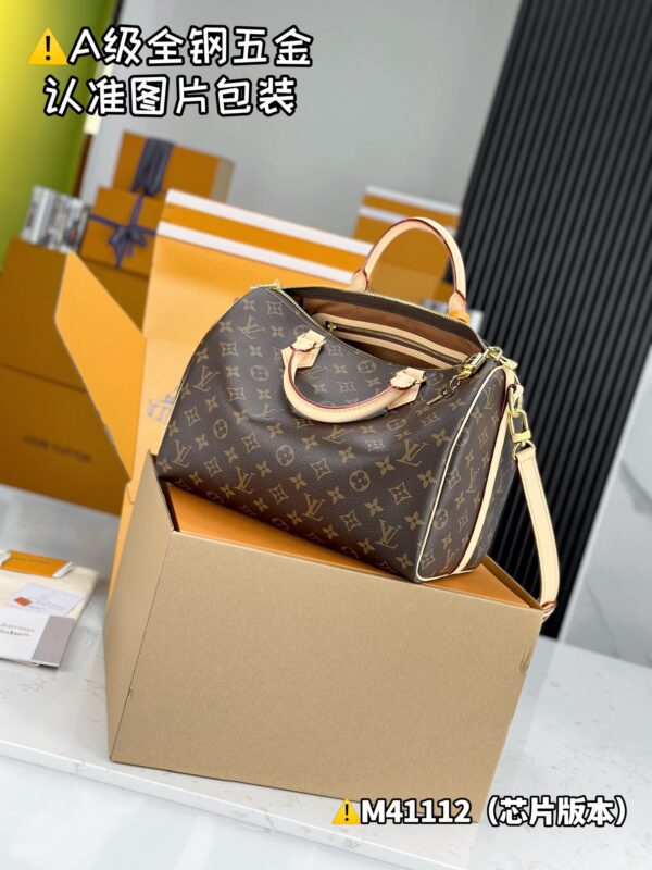 img_0182 SPEEDY 30 M41112 Size 30x21x17 cm