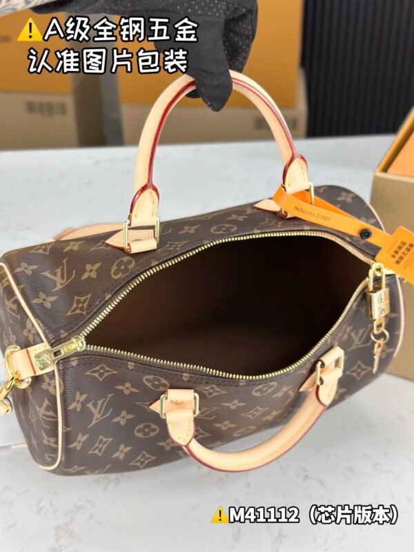 img_0184 SPEEDY 30 M41112 Size 30x21x17 cm