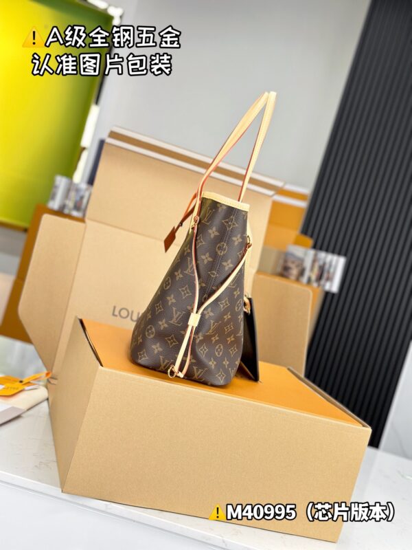 img_0198 NEVRFULL Medium M40995 Size 32x28x14 cm