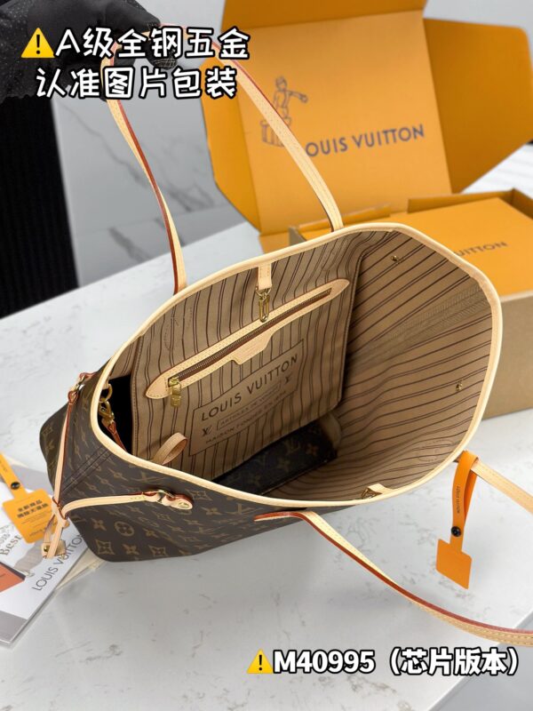 img_0203 NEVRFULL Medium M40995 Size 32x28x14 cm