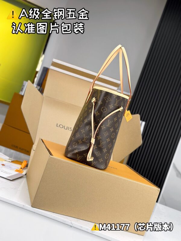 img_0215 NEVRFULL Medium M41177 Size 32x28x14 cm