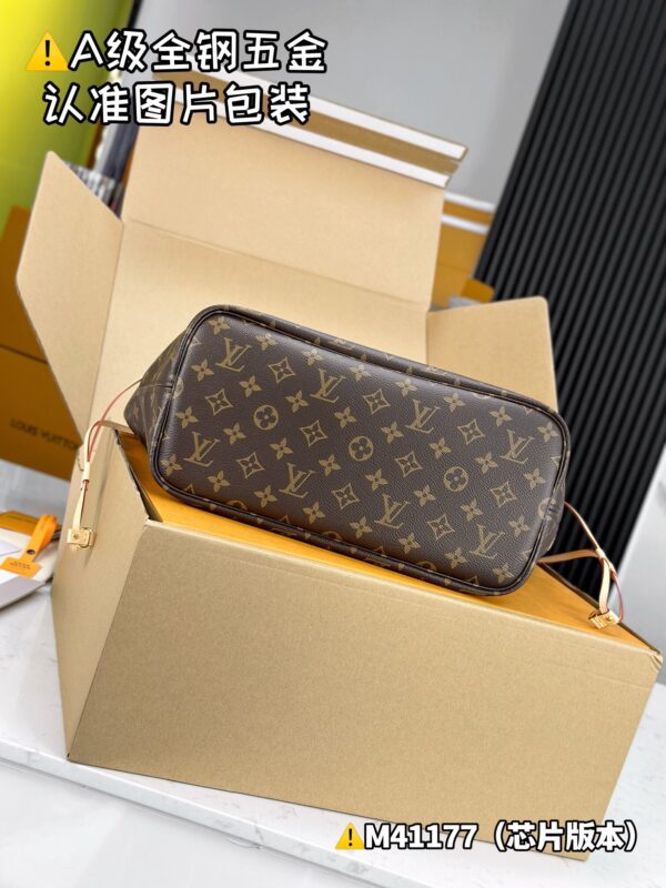img_0216 NEVRFULL Medium M41177 Size 32x28x14 cm