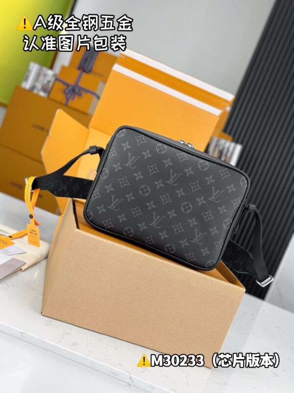 img_0340 OUTDOOR Messenger Bag M30233 Size 26x20x10.5 cm