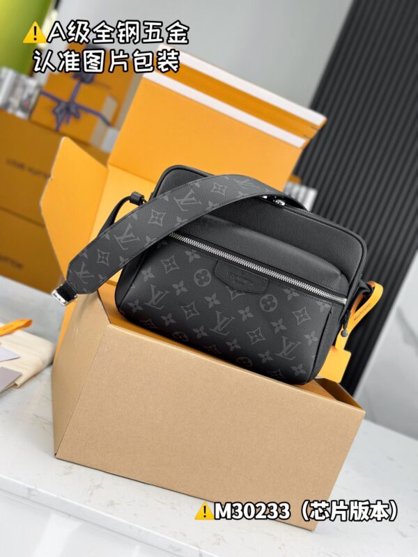 img_0343 OUTDOOR Messenger Bag M30233 Size 26x20x10.5 cm