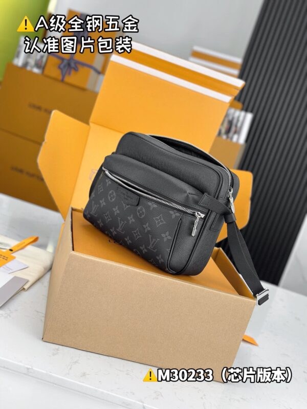 img_0344 OUTDOOR Messenger Bag M30233 Size 26x20x10.5 cm
