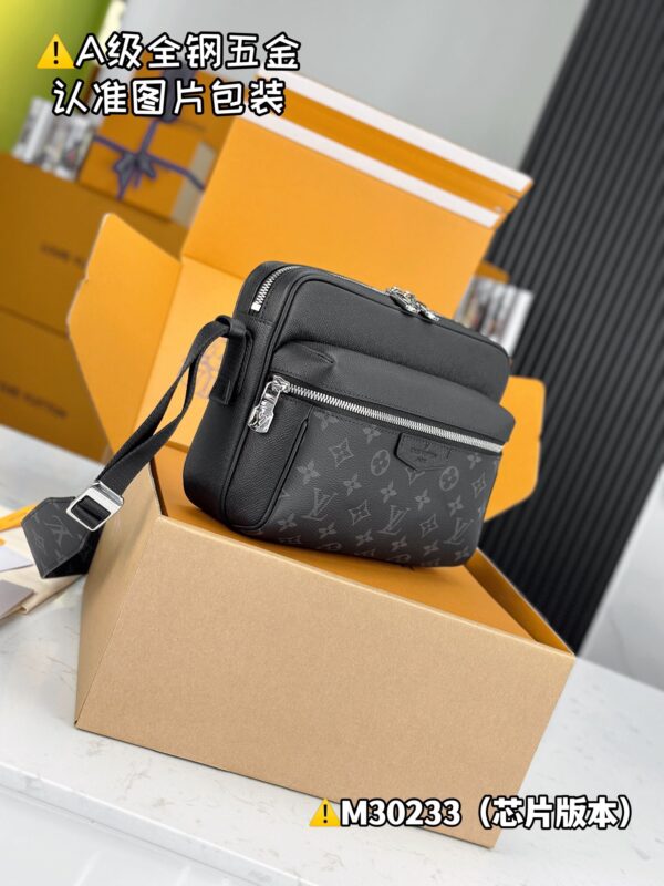 img_0345 OUTDOOR Messenger Bag M30233 Size 26x20x10.5 cm