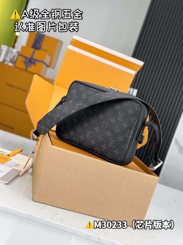 img_0346 OUTDOOR Messenger Bag M30233 Size 26x20x10.5 cm