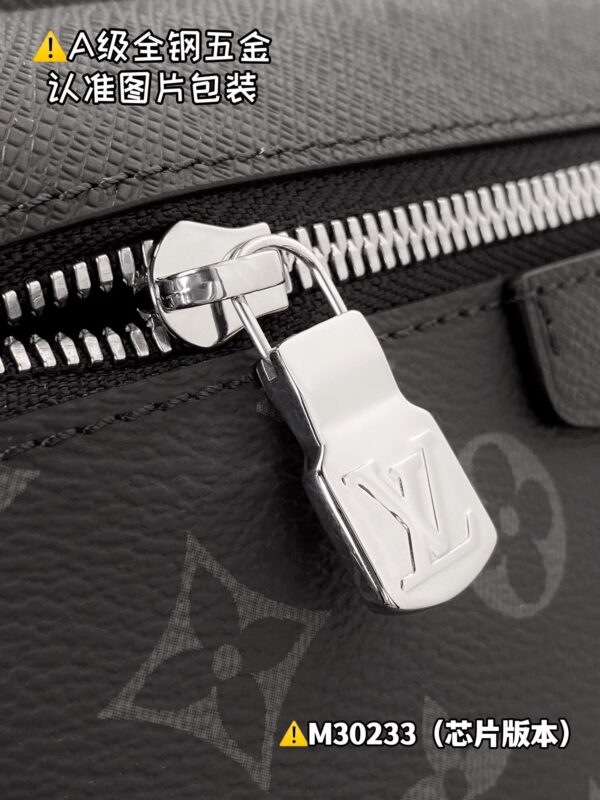 img_0353 OUTDOOR Messenger Bag M30233 Size 26x20x10.5 cm