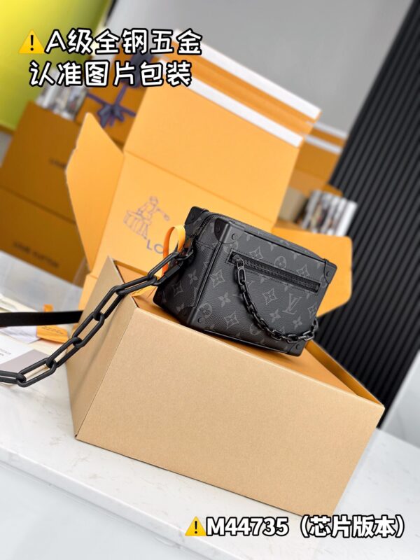 img_0362 MINI SOFT TRUNK Chain Bag M44735 Size 18.5x13x8 cm
