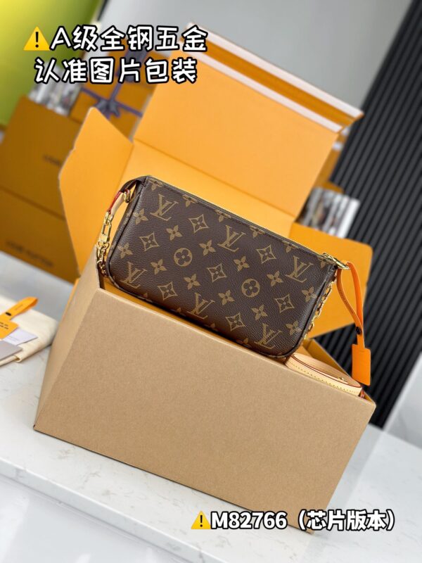 img_0397 POCHETTE ACCESSOIRES M82766 Size 23.5x13.5x4cm