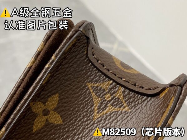 img_0535 WALLET ON CHALN LlLY M82509 Size 20x10x3 cm