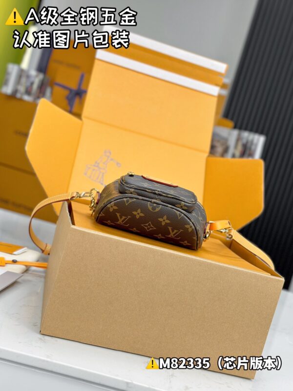 MINI BUMBAG M82335 Size 17x12x9.5 cm