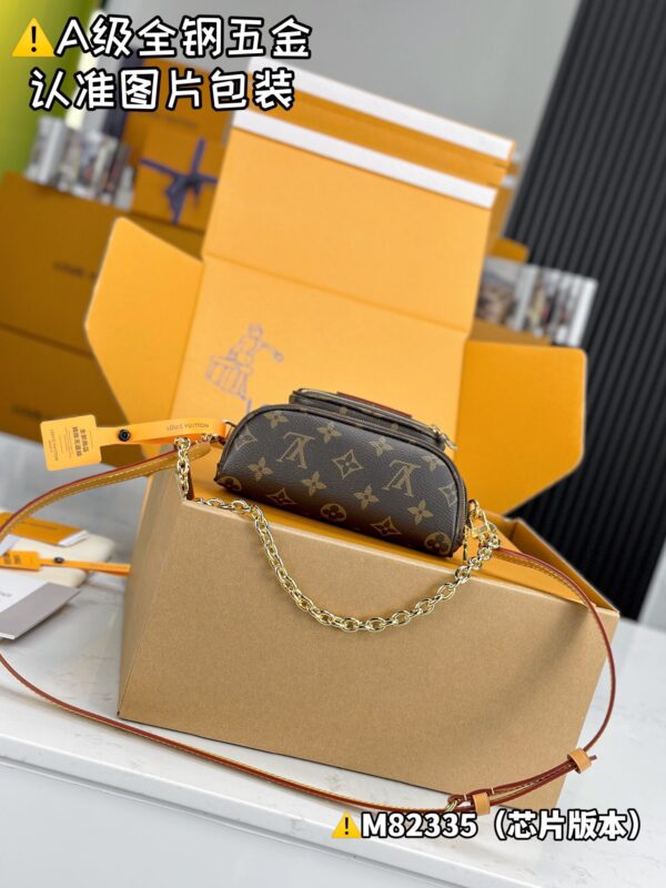 MINI BUMBAG M82335 Size 17x12x9.5 cm