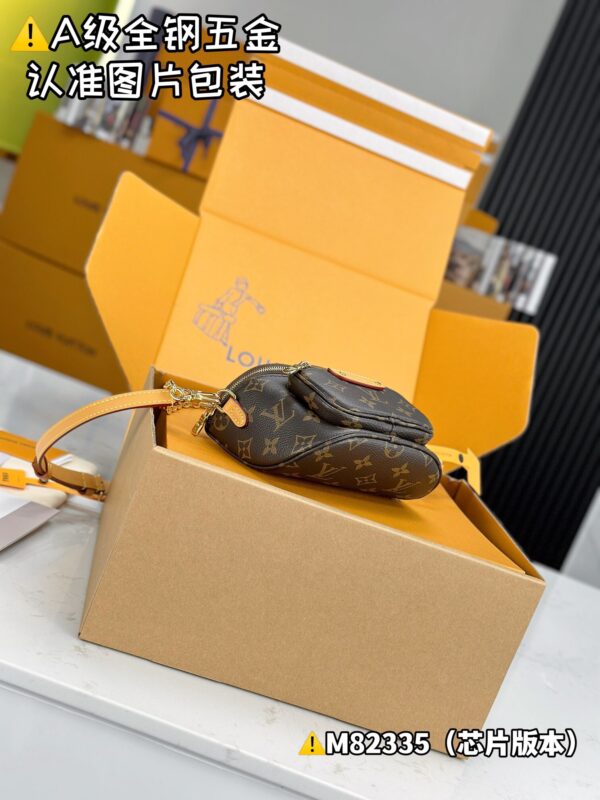 MINI BUMBAG M82335 Size 17x12x9.5 cm
