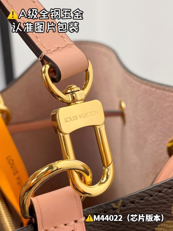 img_0623 NEONOE Medium M44022 Size 26x26x17.5 cm