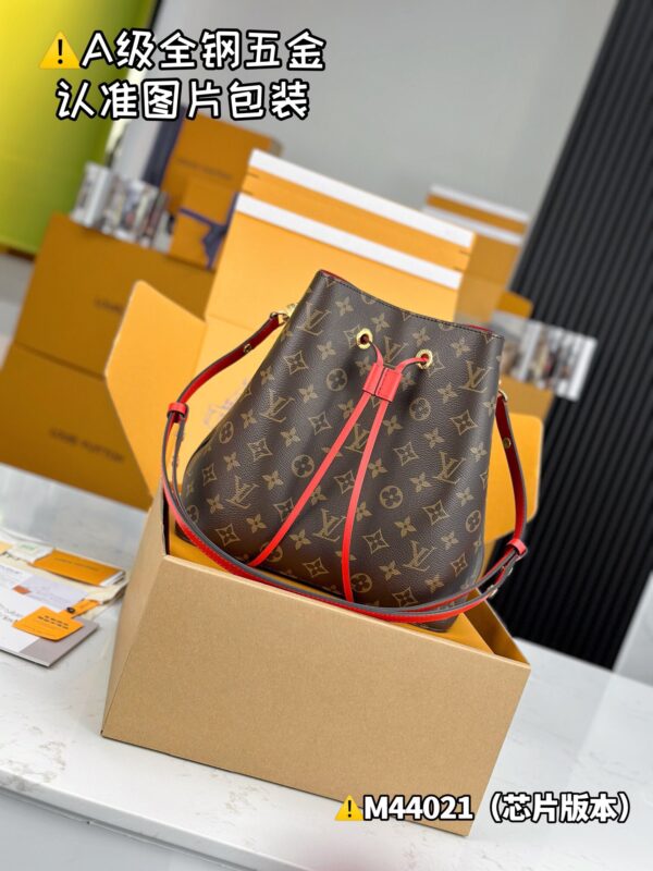img_0627 NEONOE Medium M44021 Size 26x26x17.5 cm