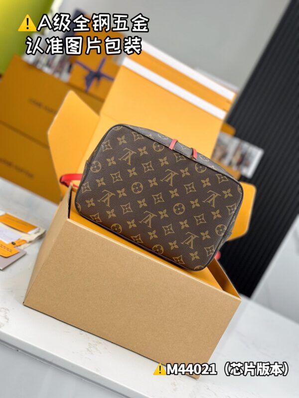 img_0630 NEONOE Medium M44021 Size 26x26x17.5 cm