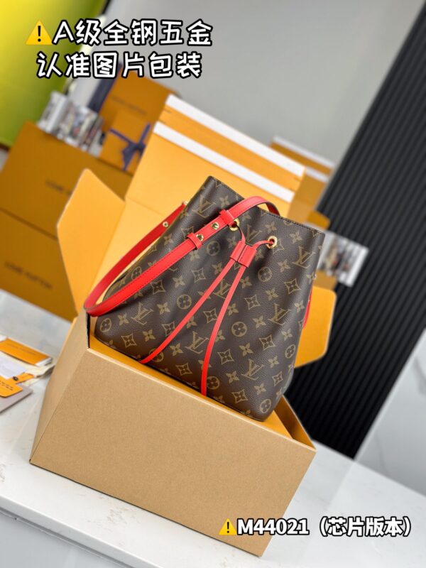 img_0631 NEONOE Medium M44021 Size 26x26x17.5 cm