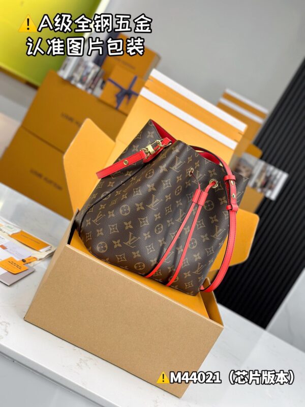 img_0632 NEONOE Medium M44021 Size 26x26x17.5 cm