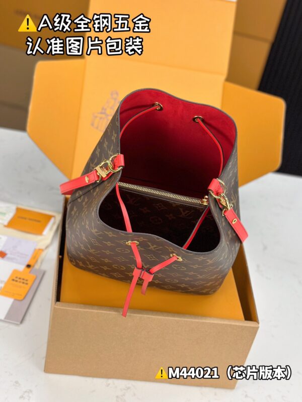 img_0634 NEONOE Medium M44021 Size 26x26x17.5 cm
