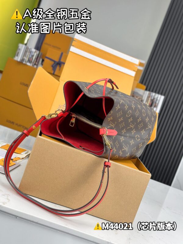img_0635 NEONOE Medium M44021 Size 26x26x17.5 cm