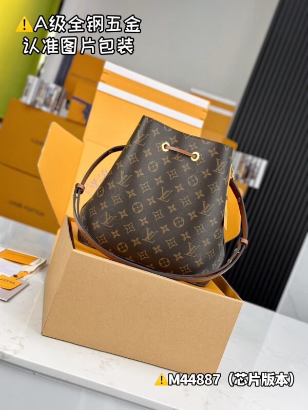img_0646 NEONOE Medium M44887 Size 26x26x17.5 cm