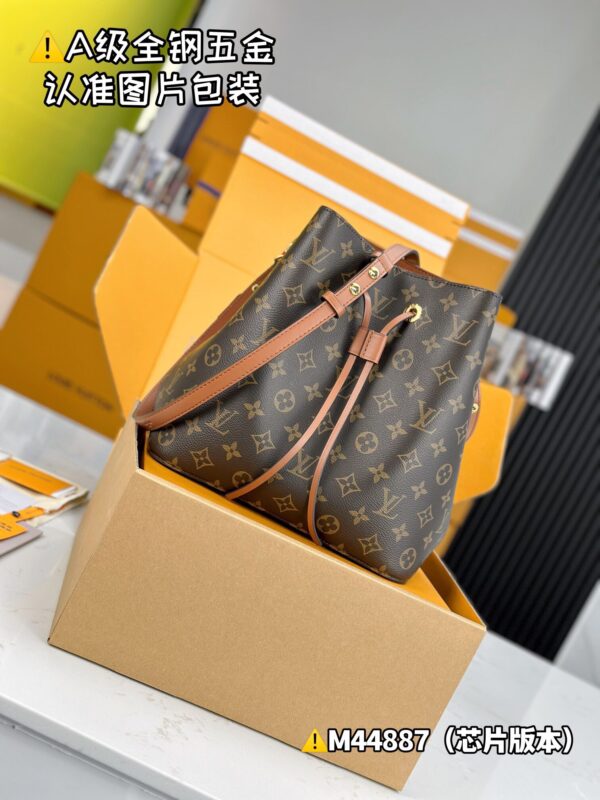 img_0649 NEONOE Medium M44887 Size 26x26x17.5 cm