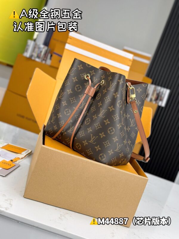 img_0650 NEONOE Medium M44887 Size 26x26x17.5 cm