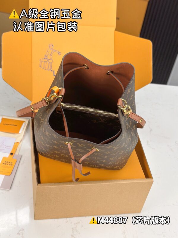 img_0651 NEONOE Medium M44887 Size 26x26x17.5 cm