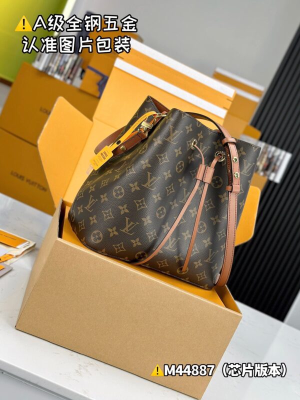 img_0652 NEONOE Medium M44887 Size 26x26x17.5 cm