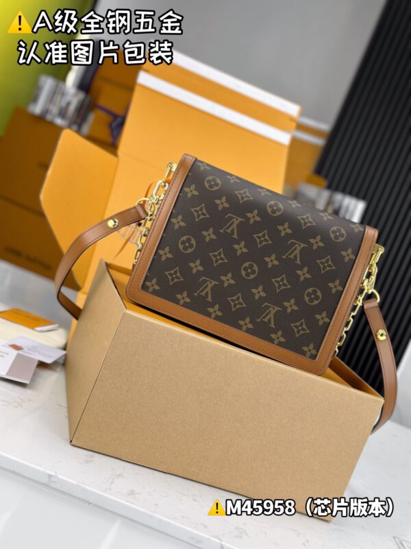 img_0755 DAUPHlNE Medium M45958 New Size 25x17x10.5 cm