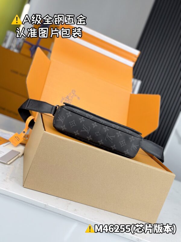 img_0811 DISTRICT Small Messenger Bag M46255 Size 26x20x7 cm