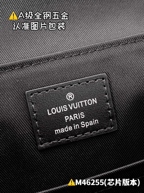 img_0825 DISTRICT Small Messenger Bag M46255 Size 26x20x7 cm