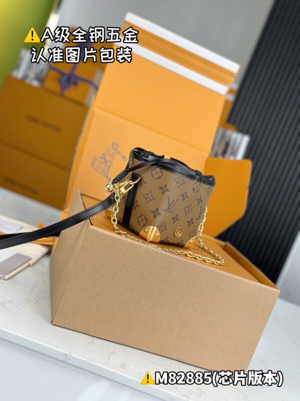 img_0903 Zjs jh Online Only M82885 Size 11.5x11.5x11.5 cm