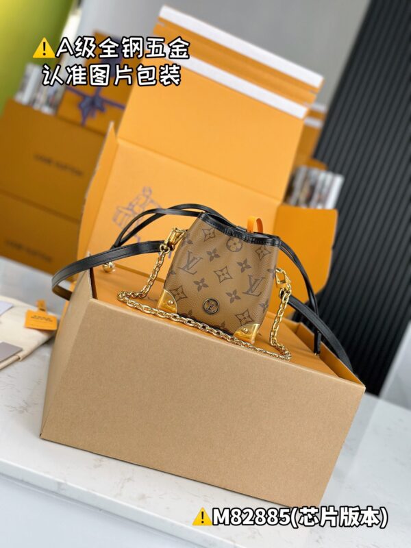 img_0905 Zjs jh Online Only M82885 Size 11.5x11.5x11.5 cm