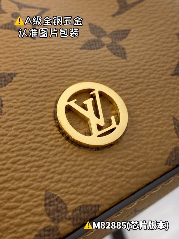 img_0907 Zjs jh Online Only M82885 Size 11.5x11.5x11.5 cm