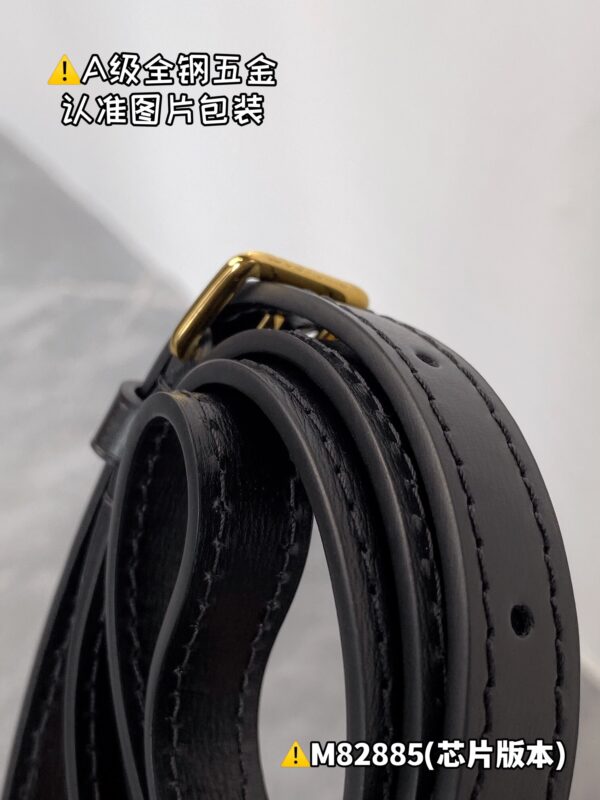 img_0914 Zjs jh Online Only M82885 Size 11.5x11.5x11.5 cm