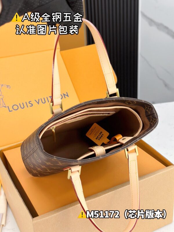 img_1069 M51172 Size 23x21x8 cm