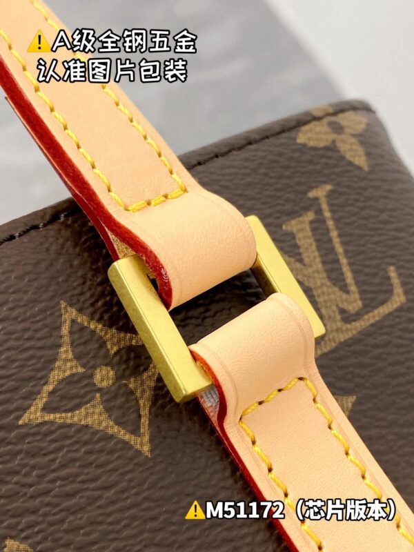 img_1071 M51172 Size 23x21x8 cm