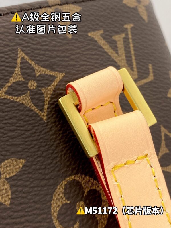 img_1072 M51172 Size 23x21x8 cm