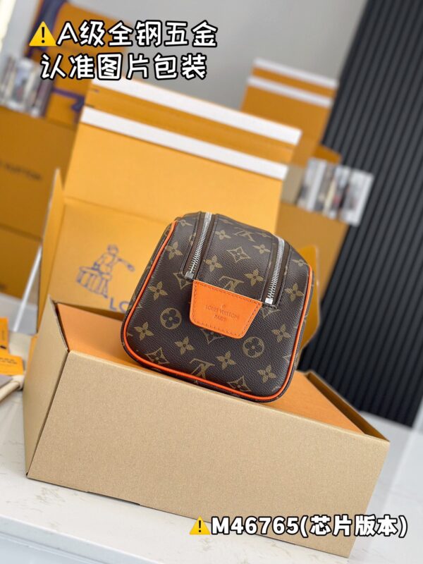 img_1090 DOPP KIT M46765 Size 28x15x16.5 cm