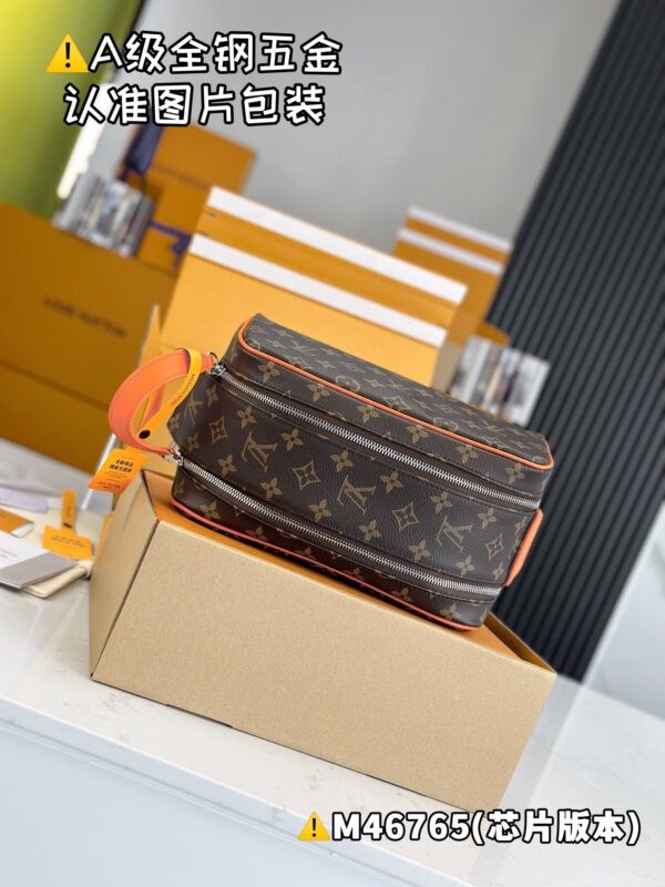 img_1093 DOPP KIT M46765 Size 28x15x16.5 cm